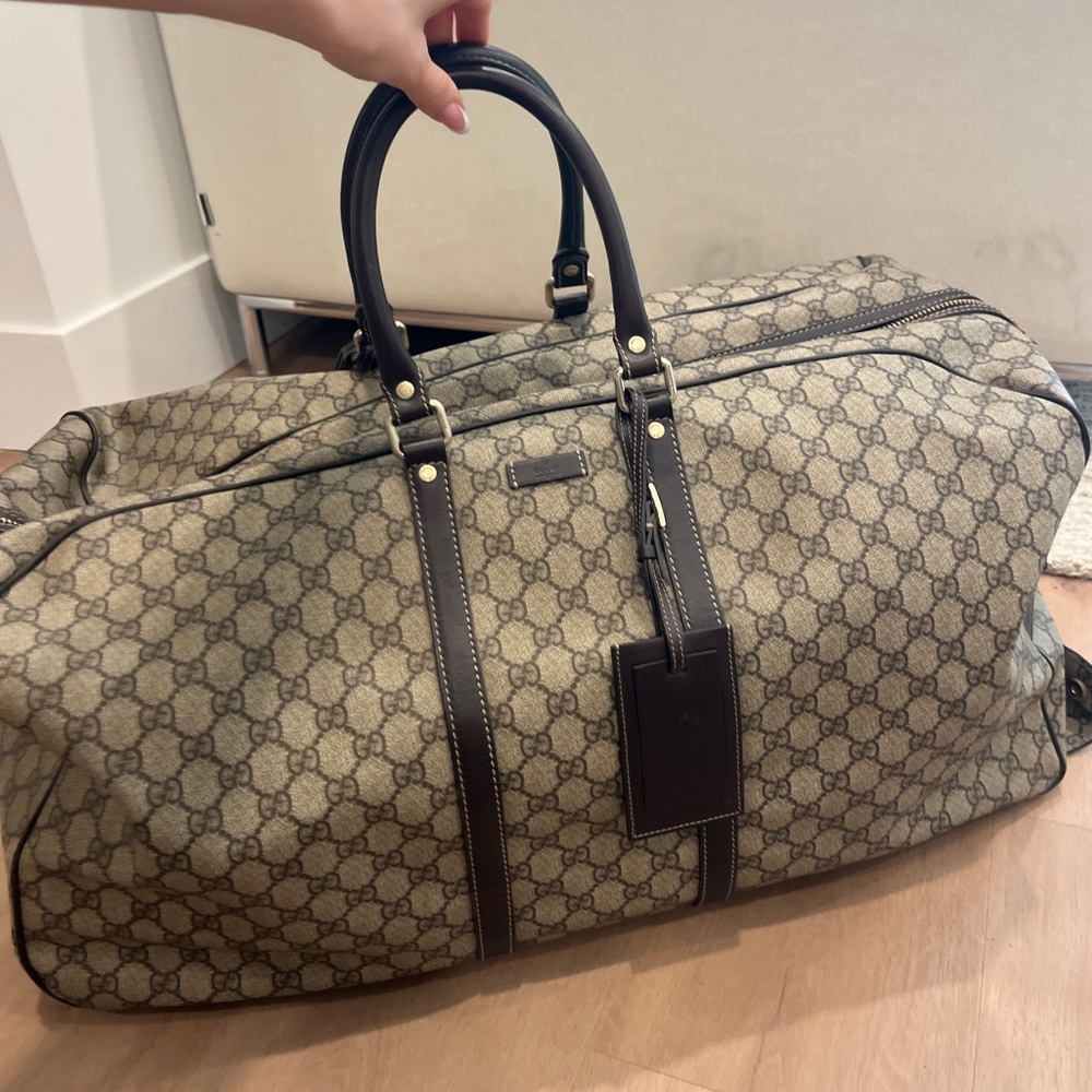 GUCCI AUTHENTIC ROLLING DUFFLE MINT CONDITION